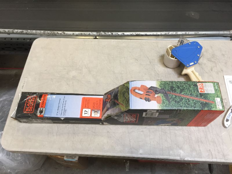 Photo 7 of Black & Decker Beht150 17 in. Electric Hedge Trimmer