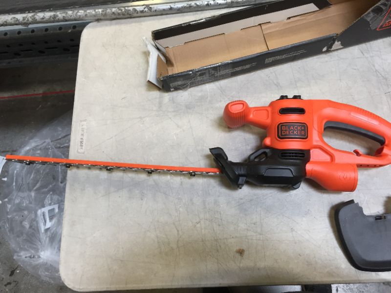 Photo 1 of Black & Decker Beht150 17 in. Electric Hedge Trimmer