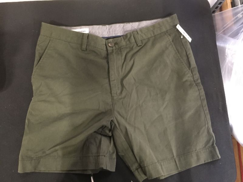 Photo 2 of Amazon Essentials Men's Slim-fit 7" Short 33
