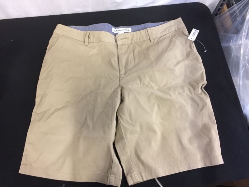 Photo 2 of AMAZON ESSENTIALS WOMEN’S 10? INSEAM SOLID BERMUDA SHORT SHORTS size 12