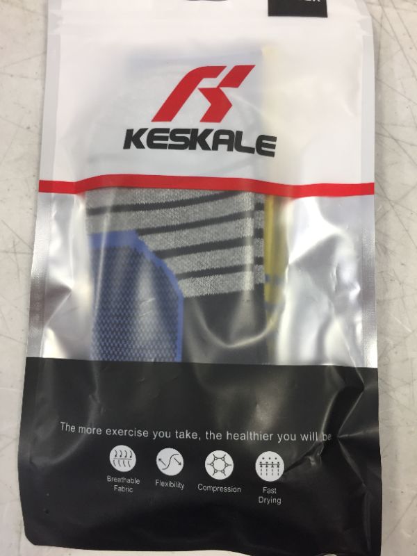 Photo 2 of KESKALE Basketball Socks, 1 pair Cushioned Crew Mid-Calf Athletic Sports Socks for Men and Women 2 pack 
