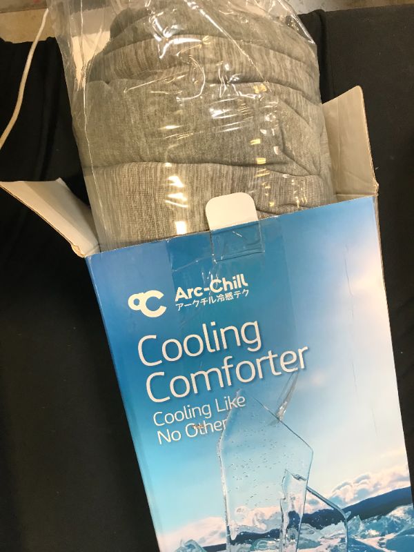 Photo 1 of arc chill cooling comforter 