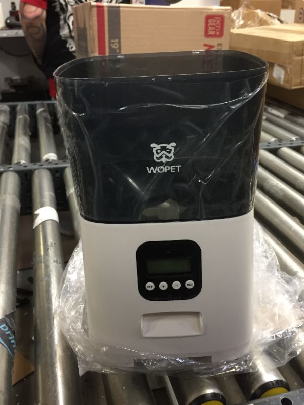 Photo 1 of WOPET AUTO PET FEEDER, BATTS NOT INCLUDED 