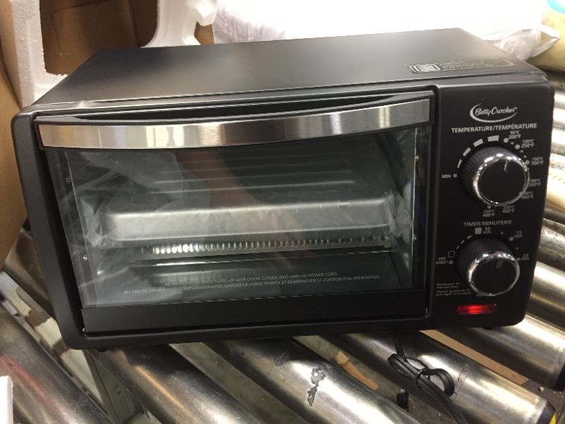 Photo 2 of Betty Crocker BC-1664CB Toaster Oven, 0.9 L, Black
