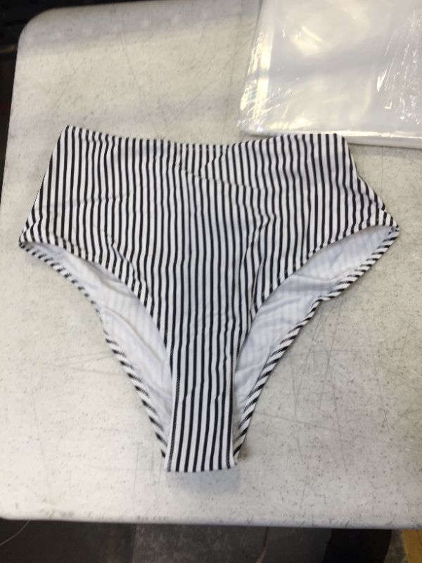 Photo 1 of Cupshe Large bikini bottoms