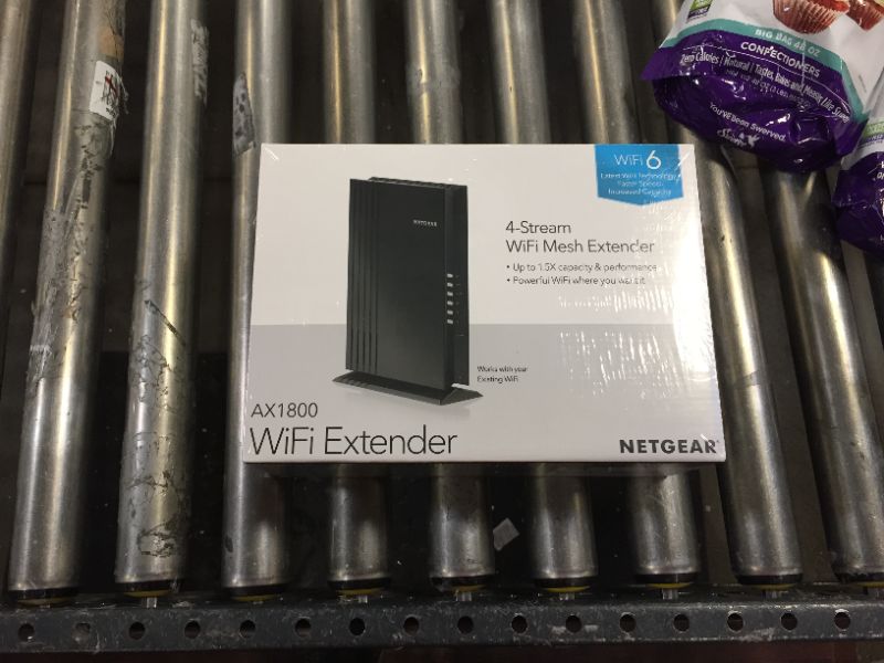 Photo 3 of NETGEAR - EAX20 AX1800 Wi-Fi 6 Mesh Desktop Range Extender and Signal Booster

