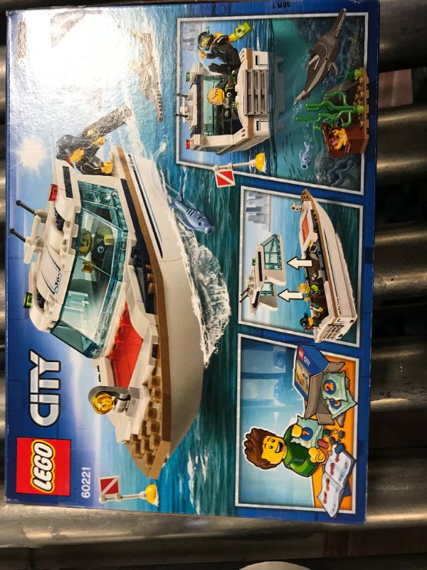 Photo 3 of LEGO City Great Vehicles Diving Yacht Ship Building Toy and Diving Minifigures 60221