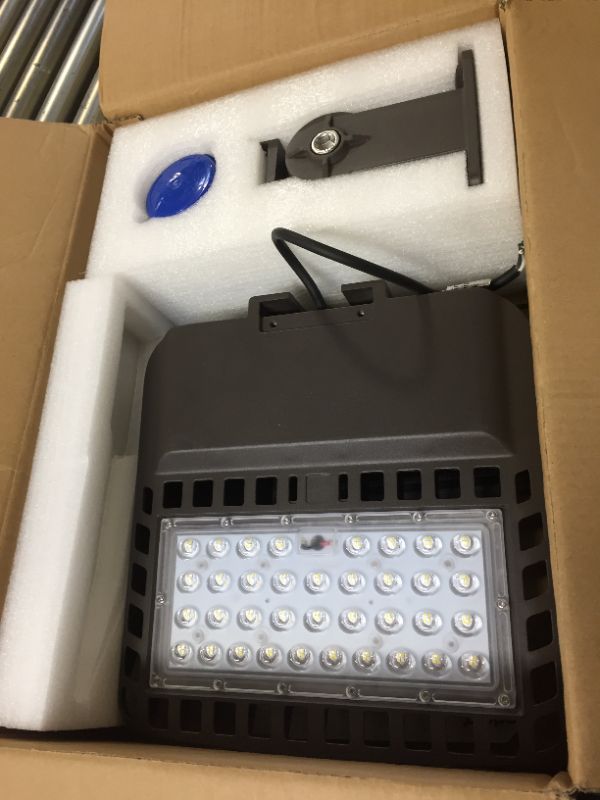 Photo 2 of 150W LED Parking Lot Light 19500LM 5000K Adjustable Slip fit Mount with Dusk-to-Dawn Photocell IP65 Waterproof LED Parking Lot Lights
