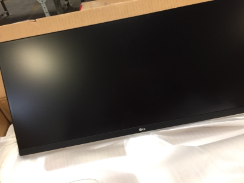 Photo 2 of LG 29WN600-W 29" 21:9 UltraWide WFHD IPS HDR10 Monitor with FreeSync, Silver WILL NOT TURN ON SCREEN DAMAGED