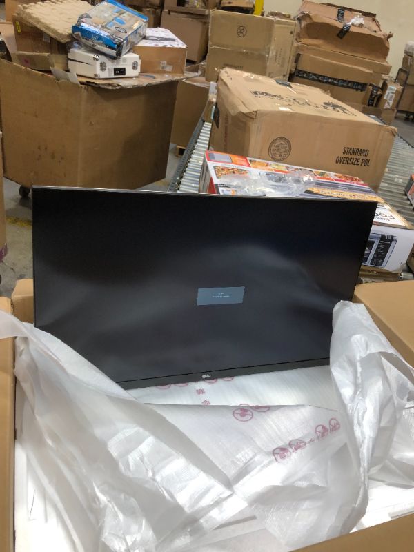 Photo 3 of LG 27UK850-W 27" 4K UHD IPS Monitor with HDR10 with USB Type-C Connectivity and FreeSync