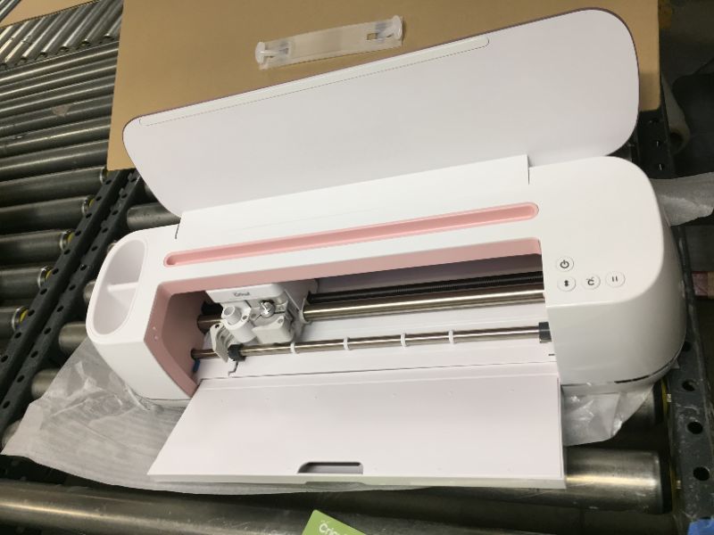 Photo 2 of Cricut Maker, Rose
