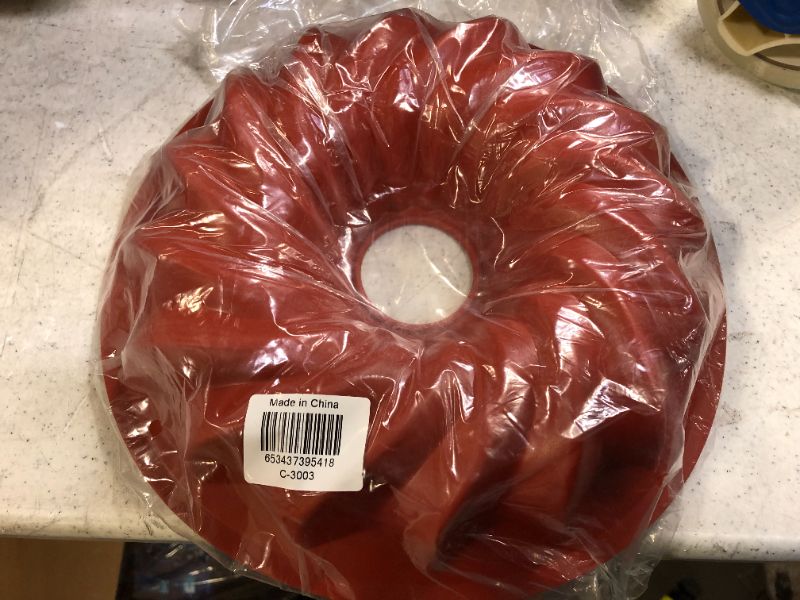 Photo 1 of 10.5" SILICONE BUNDT CAKE MOLD