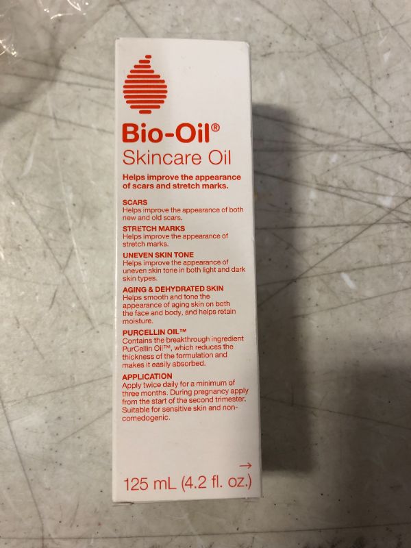 Photo 2 of Bio-Oil Skincare Oil, Body Oil for Scars and Stretchmarks, Serum Hydrates Skin, Non-Greasy, Dermatologist Recommended, Non-Comedogenic, For All Skin Types, with Vitamin A, E, 4.2 Fl Oz (Pack of 1)