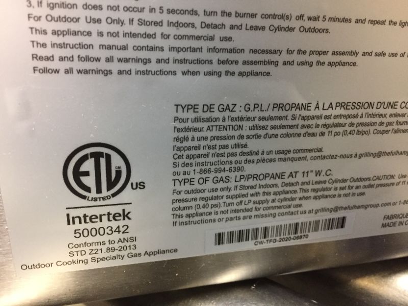 Photo 5 of Cuisinart Cgg-306 Chef's Style Stainless Tabletop GAS Grill - item damaged as shown in photo.