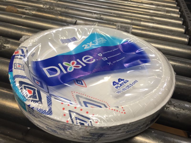 Photo 2 of Dixie everyday disposable paper plates 10 1/16--44 plates
