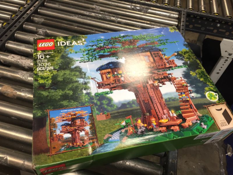 Photo 1 of LEGO Ideas Tree House 21318
