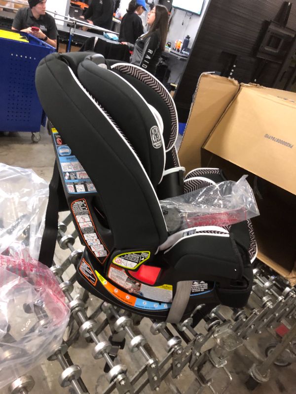 Photo 4 of Graco 4ever DLX 4-in-1 Convertible Car Seat - Zagg