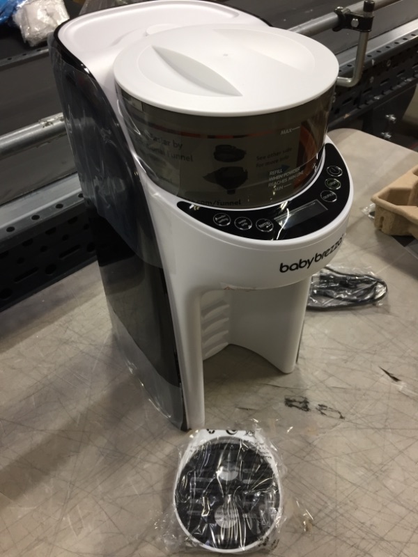 Photo 3 of Baby Brezza New and Improved Formula Pro Advanced Dispenser Machine