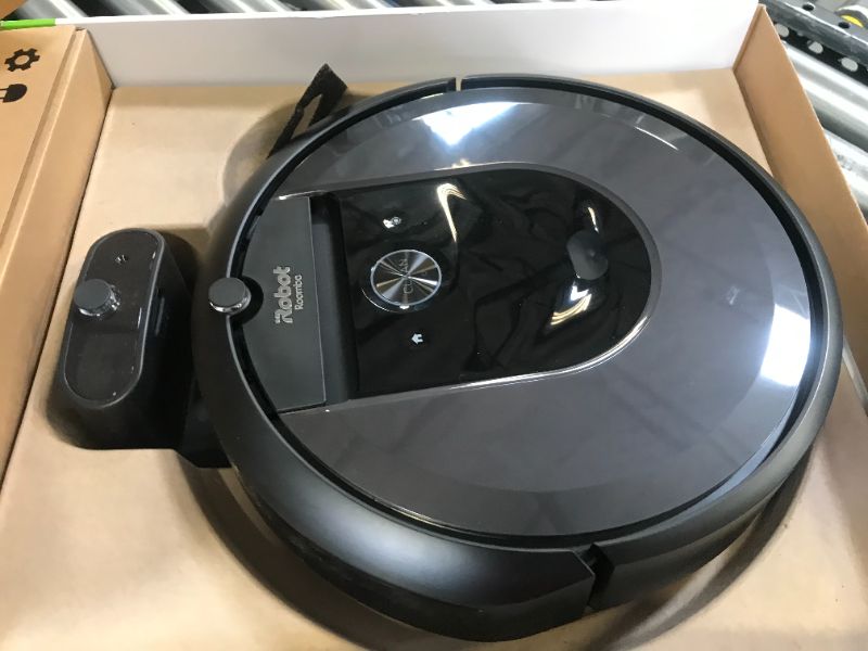 Photo 2 of iRobot - Roomba 614 Robot Vacuum - Black
