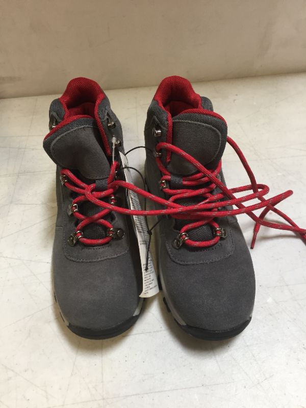 Photo 1 of Amazon Essentials Shoes Boys size 3 Gray and red