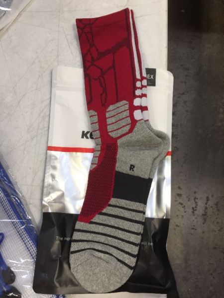 Photo 2 of 3x KESKALE Athletic Socks, 1 Pair Cushioned Crew Mid-Calf Basketball Socks for Men and Women
Size:M/L