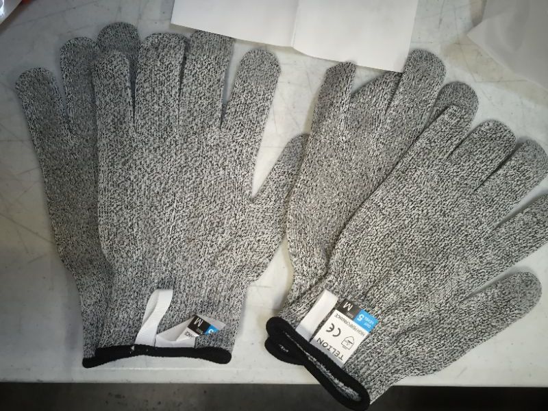 Photo 2 of 2 Pairs Cut Resistant Gloves - Food Grade with Touchscreen Design
Cut Level 5
Size: M