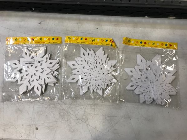 Photo 2 of 12Pcs 3D Glittery Large White Snowflake Garland and 12PCS White Snowflake Hanging Garland- Snowflake Winter Wonderland Birthday Baby Shower Decorations,Snowflakes Party Decorations,White Snowflake Banner,Christmas Party Decorations
