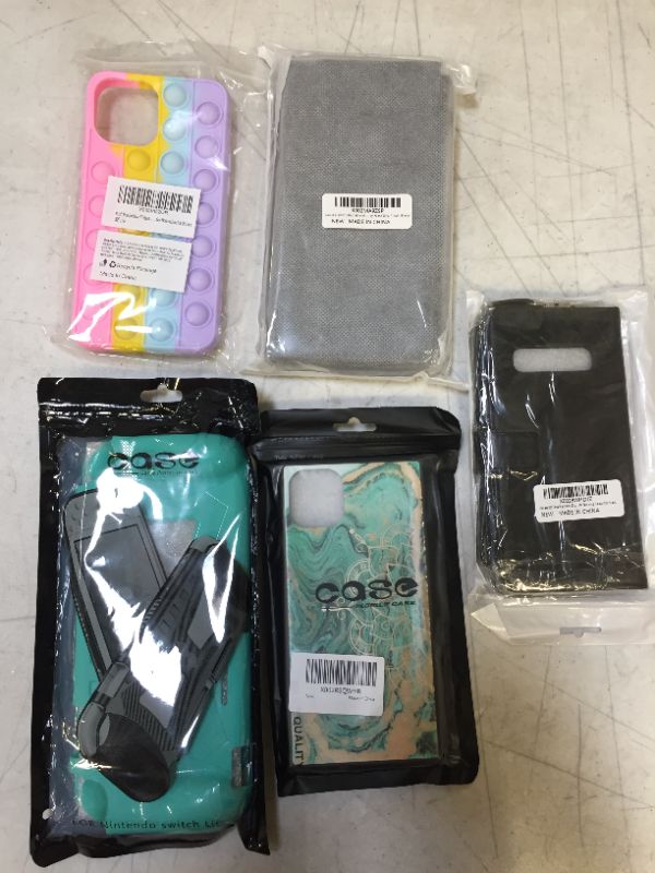 Photo 2 of Various phone cases comes as shown 