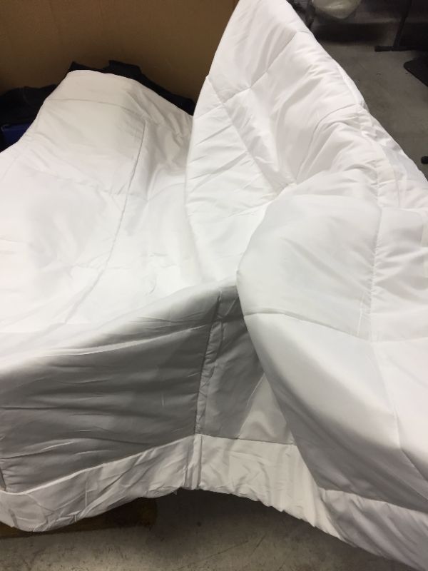 Photo 2 of Bedsure Twin Comforter Duvet Insert - Down Alternative White Twin Size Comforter, Quilted All Season Twin Duvet with Corner Tabs
