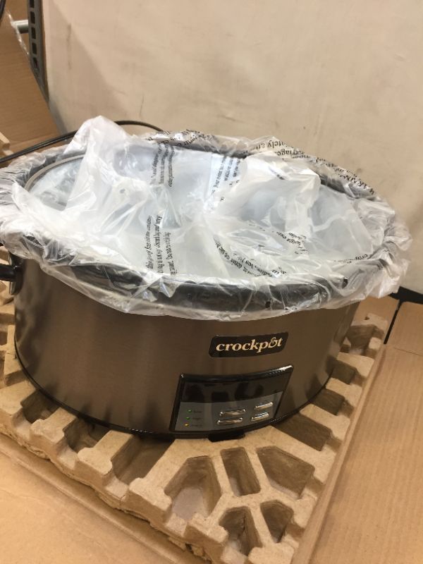 Photo 3 of Crock-Pot 7-Quart Easy Clean Non-Stick Ceramic Slow Cooker w/ Locking Gasket Lid
