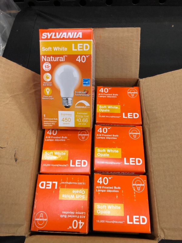 Photo 1 of box of 40w bulbs 