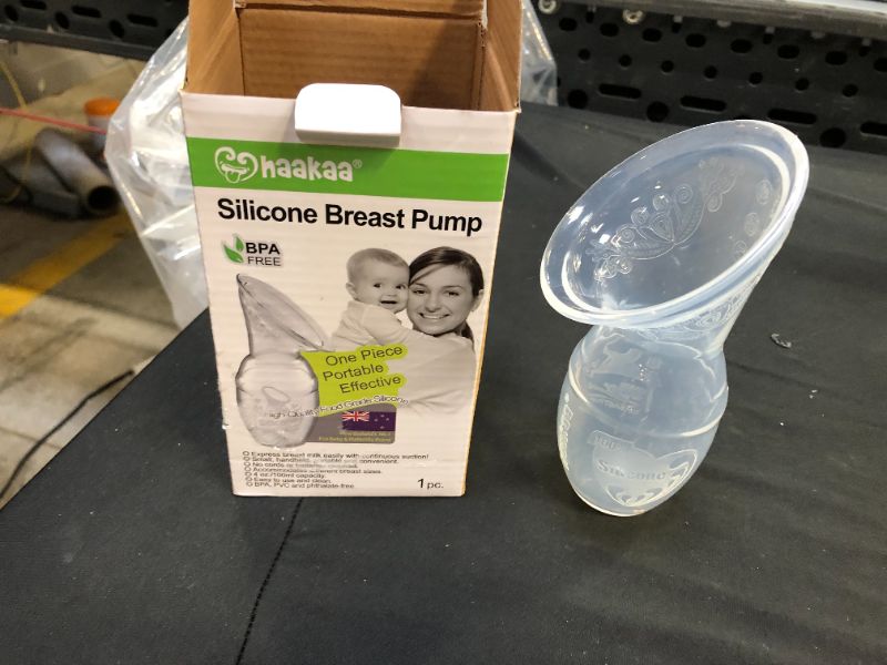 Photo 2 of Haakaa Manual Breast Pump 4oz/100ml, New Style
