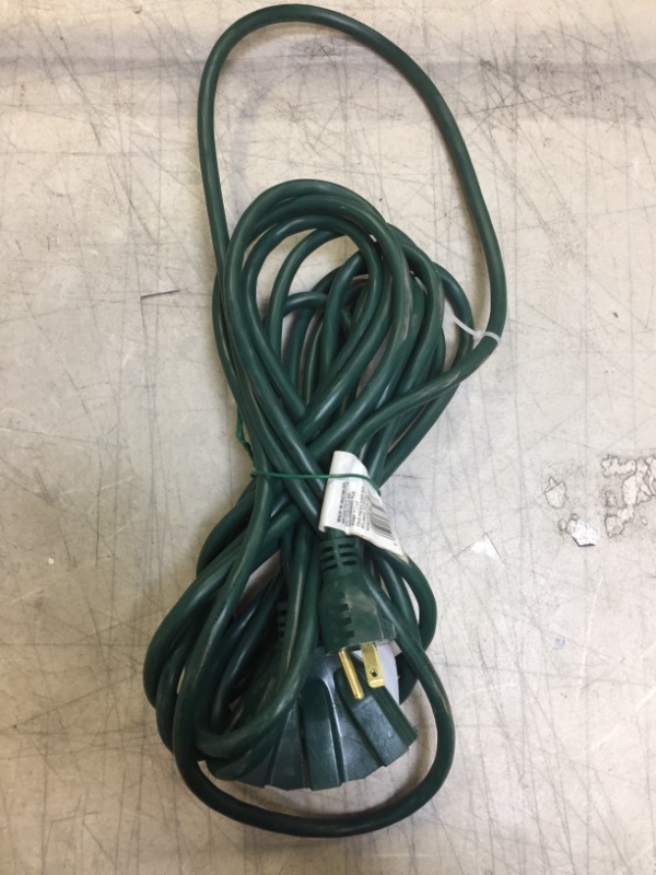 Photo 2 of 25 ft. 16/3 Fan-Tap Landscape Extension Cord, Green
