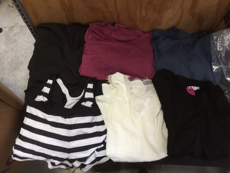 Photo 1 of Assorted women's clothing size XL 
