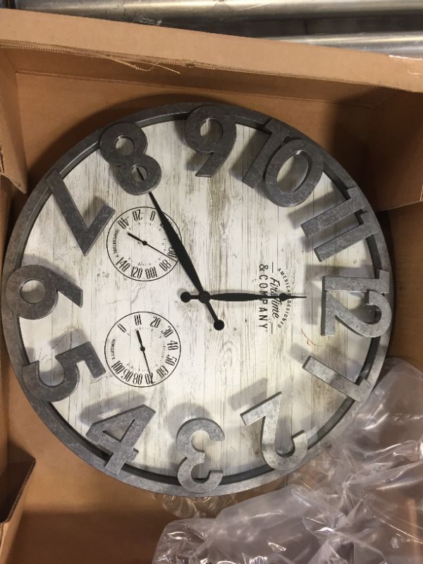 Photo 1 of 18in wall clock