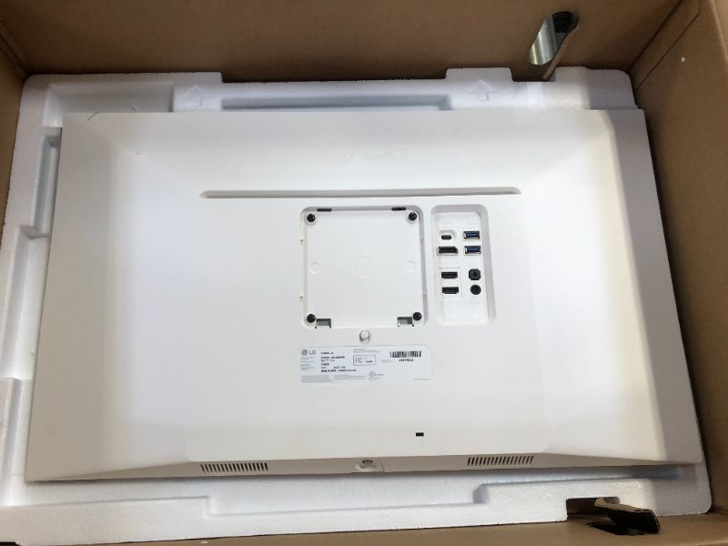 Photo 1 of LG 27UK850-W 27" 4K UHD IPS Monitor with HDR10 with USB Type-C Connectivity and FreeSync