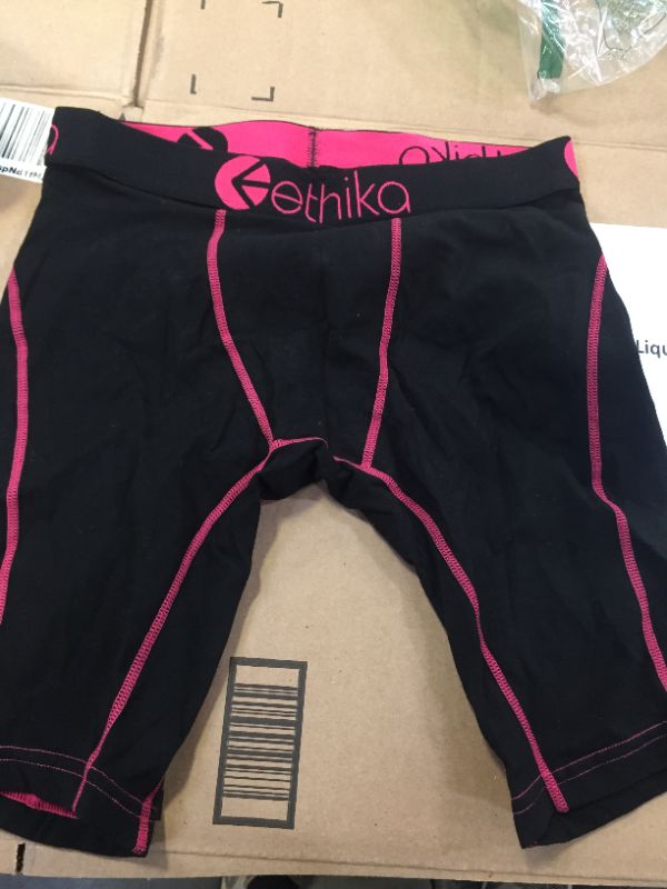 Photo 2 of Ethika Mens Mid Boxer Briefs | Black Roz
SIZE SMALL