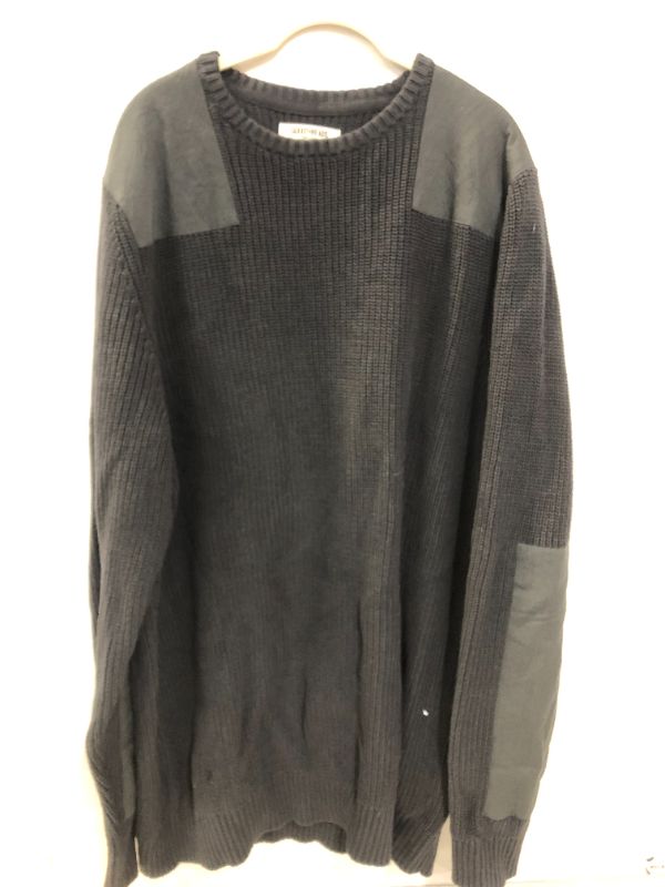 Photo 1 of MEN'S SWEATER SIZE XL/TALL