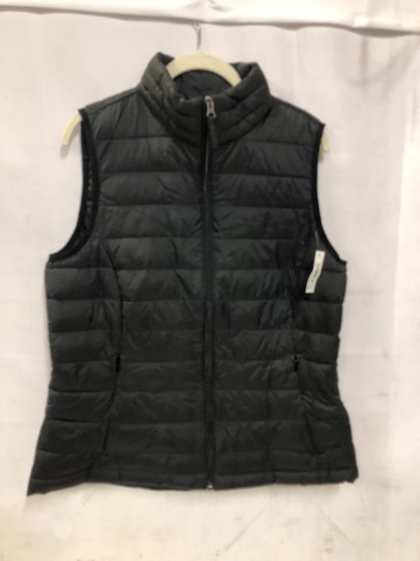 Photo 2 of Amazon Essentials Women's Lightweight Water-Resistant Packable Puffer Vest SIZE MEDIUM