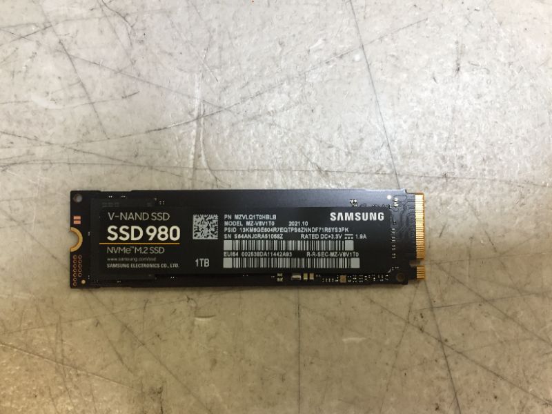 Photo 4 of SAMSUNG 980 SSD 1TB M.2 NVMe Interface Internal Solid State Drive with V-NAND Technology for Gaming, Heavy Graphics, Full Power Mode, MZ-V8V1T0B/AM
