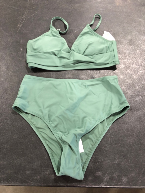 Photo 2 of CUPSHE Selene Green Criss Cross Back Hook Bikini (M)
