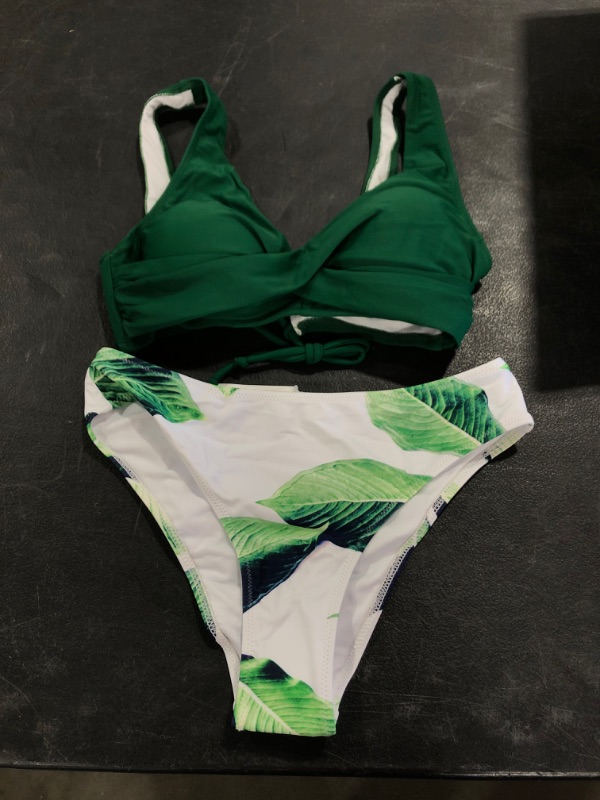 Photo 2 of CUPSHE Green Solid And Leafy Print Bikini (S)
