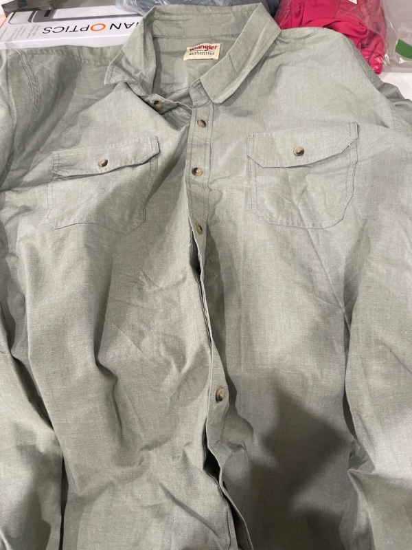 Photo 1 of BUTTON UP 3XL 