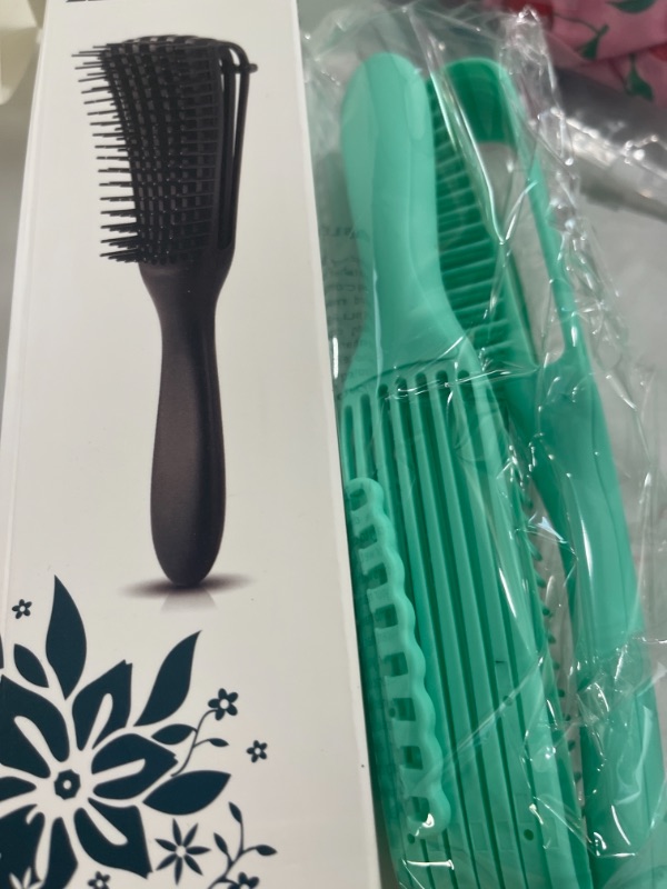 Photo 1 of DETANGLER BRUSH 2 PACK 
