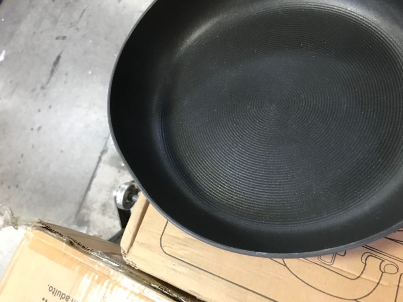 Photo 2 of 12" AROUND Circulon Radiance Deep Hard Anodized Nonstick Frying Pan / Fry Pan / Hard Anodized Skillet with Lid - 12 Inch, Gray
