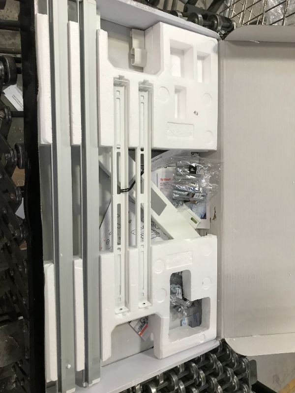 Photo 1 of Vogels Thin 545 Tv Wall Mount 40-65 180 Degree White
