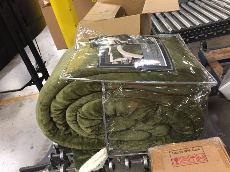 Photo 4 of Chic Home CS5125-AN 3Piece Josepha Pinch Pleated Ruffled & Pin Tuck Sherpa Lined Bed in A Bag Comforter Set Green, Queen
