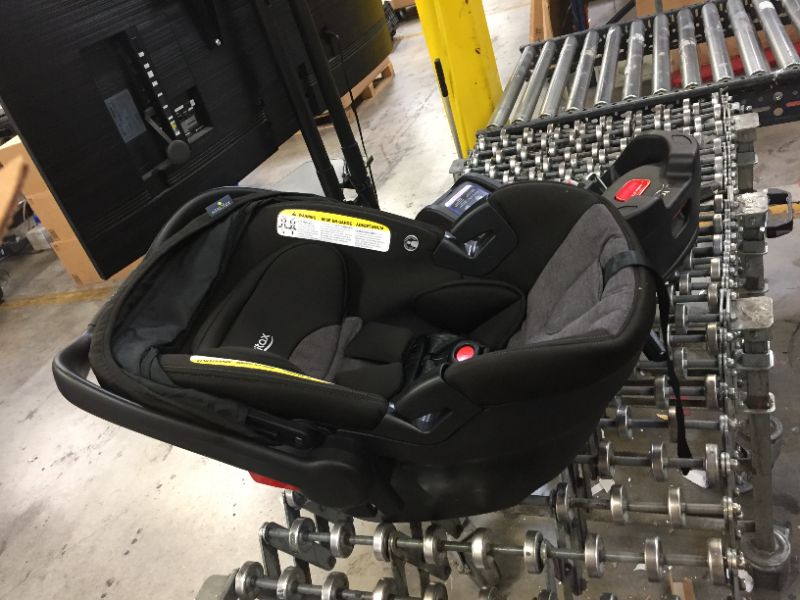 Photo 4 of Britax B-Safe Gen2 Flex Fit Infant Car Seat
