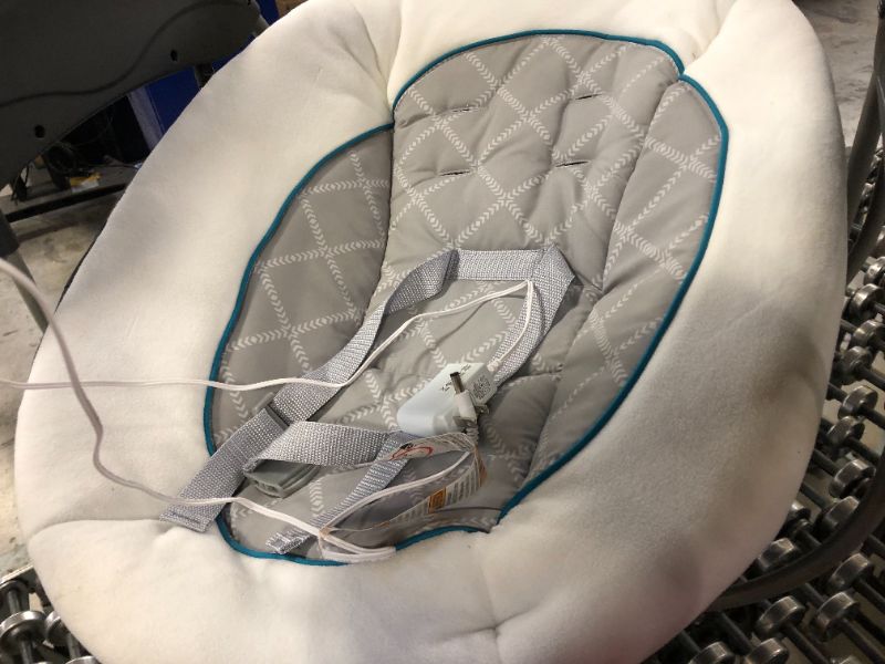 Photo 2 of Graco Glider Lite Baby Swing, Finch
