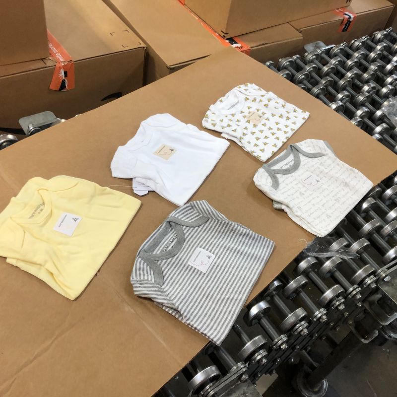 Photo 1 of Burt's Bee Baby Organic Bee Essentials Short Sleeve Variety Bodysuits, 5pk (Baby Boys or Baby Girls, Unisex) 0-3 month 
